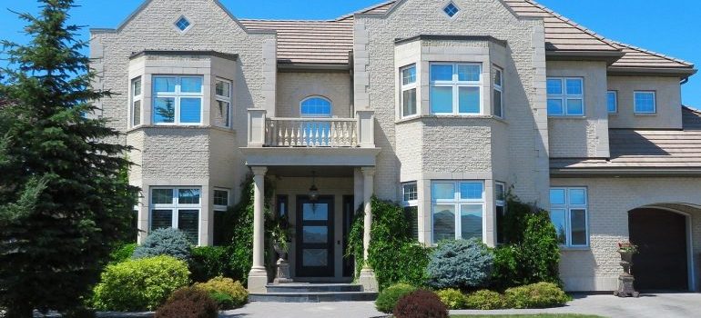 Vie of the house movers Chevy Chase MD can help you settle